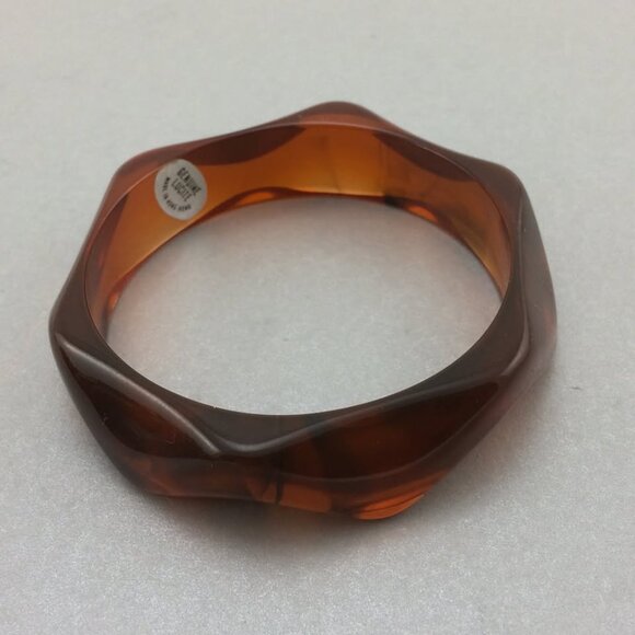 Vintage Genuine Lucite Bangle Bracelet Made in Hong Kong Amber Brown Hue Plastic - Picture 1 of 10